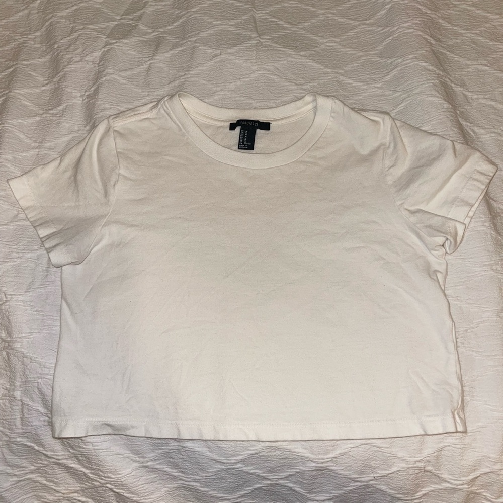 Forever 21 Women’s plain cropped white tee.